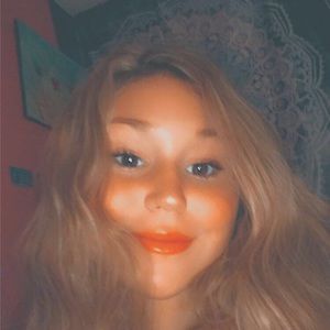 Meet your Posher, Carly